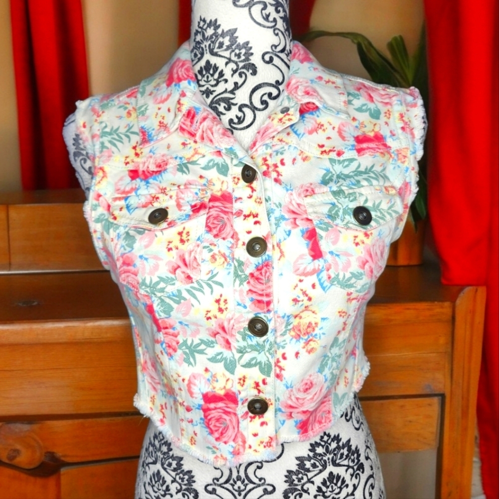 SEDUCTIONS Cropped Roses Denim Vest- Medium